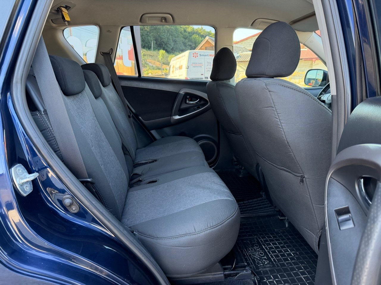 Toyota RAV-4 10