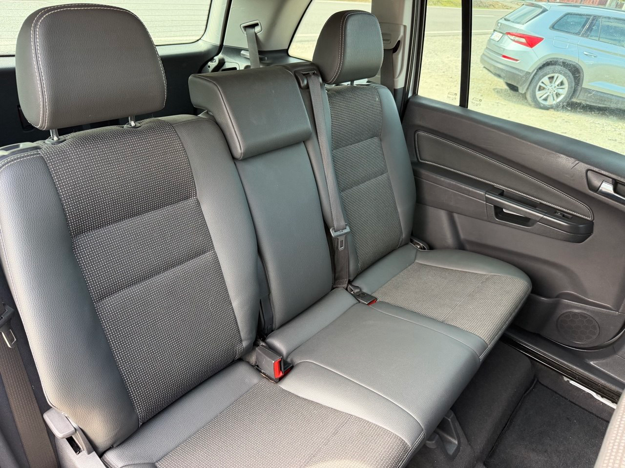 Opel Zafira 8
